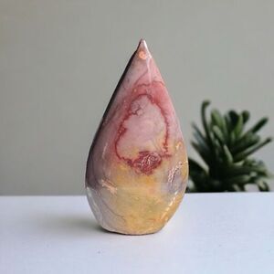 Mookaite Crystal Tear Drop‎ Tower